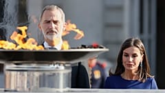 Король Испании Фелипе и королева Летисия на церемонии в память о жертвах коронавирусной пандемии 15 июля 2022