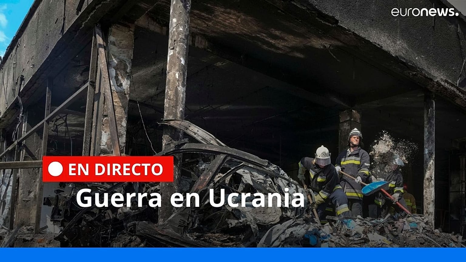 Equipos de rescate tras el bombardeo en Vinnytsia