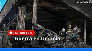 Equipos de rescate tras el bombardeo en Vinnytsia