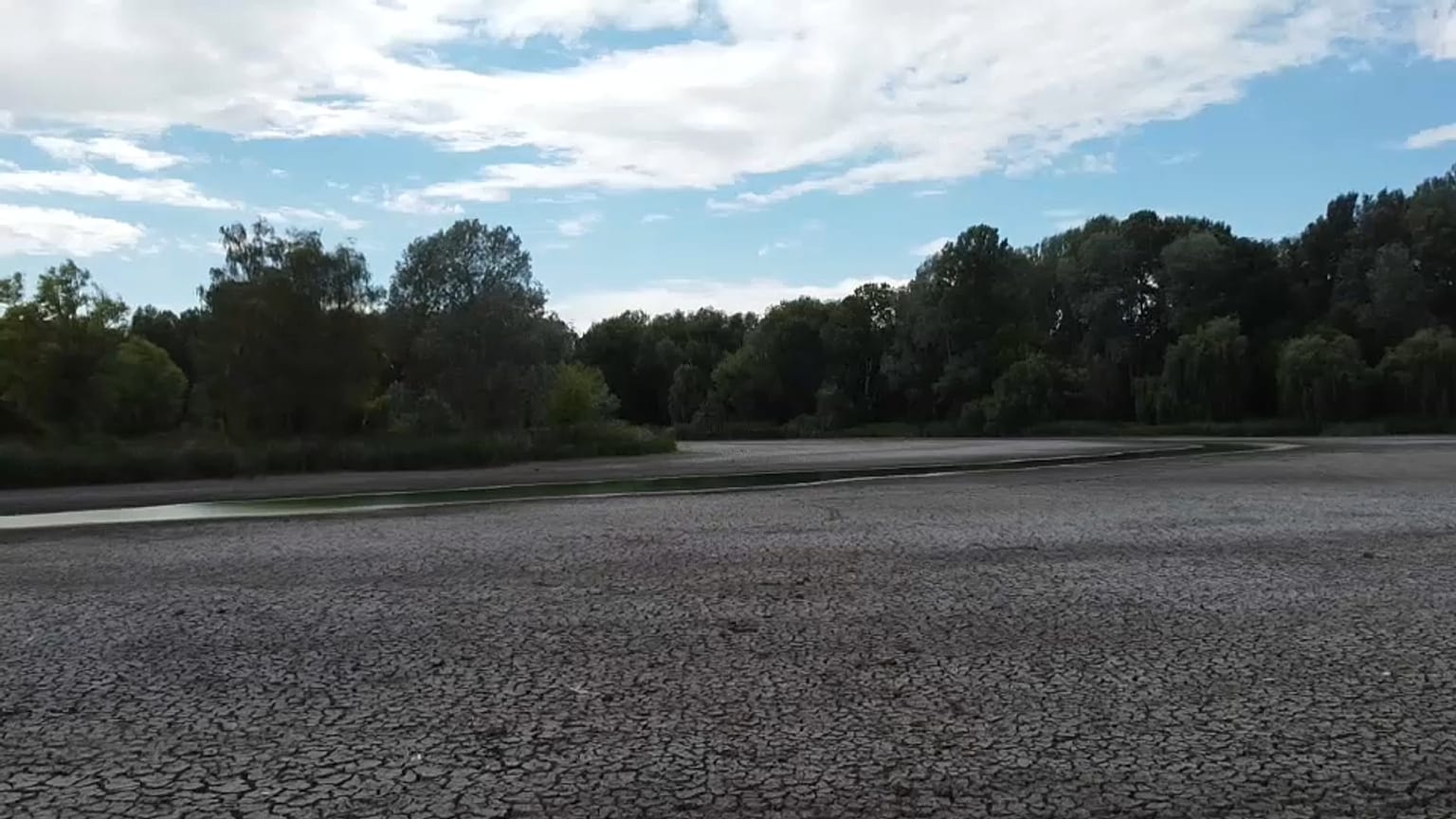 Immer mehr Seen in Ungarn trocknen wegen der anhaltenden Dürre aus
