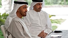 رئيس دولة الإمارات العربية المتحدة الشيخ محمد بن زايد آل نهيان ووزير الخارجية الشيخ عبد الله بن زايد آل نهيان يحضران الاجتماع الافتراضي مع قادة مجموعة “I2U2”.