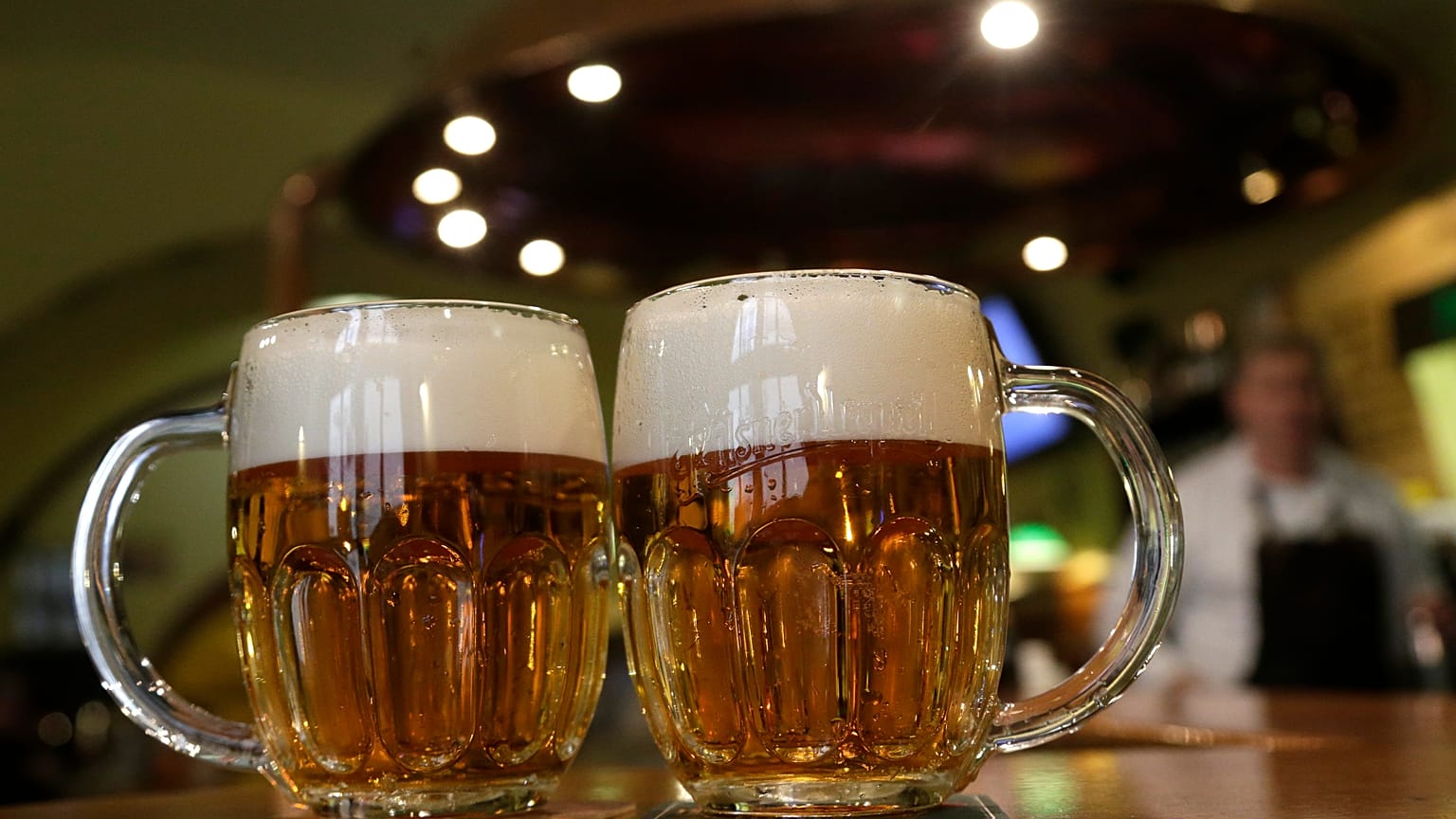 ABD'de yapılan yeni bir araştırma alkol tüketimin yaş, cinsiyet ve coğrafya ile bağlantılı olduğunu ortaya koydu