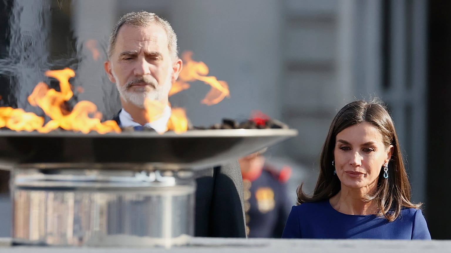 A spanyol királyi pár a koronavírus-járványban elhunyt áldozatok tiszteletére tartott megemlékezésen