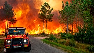 Questa foto, fornita venerdì 15 luglio 2022 dai Vigili del Fuoco della regione della Gironda, mostra un incendio vicino a Landiras, sud-ovest della Francia. 