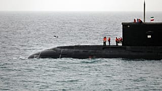إطلاق طائرة مسّيرة من غواصة إيرانية خلال تدريب في المحيط الهندي.
