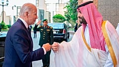 ABD Başkanı Joe Biden, Suudi Arabistan veliaht Prensi Muhammed bin Selman'la yumruklaşarak selamlaştı