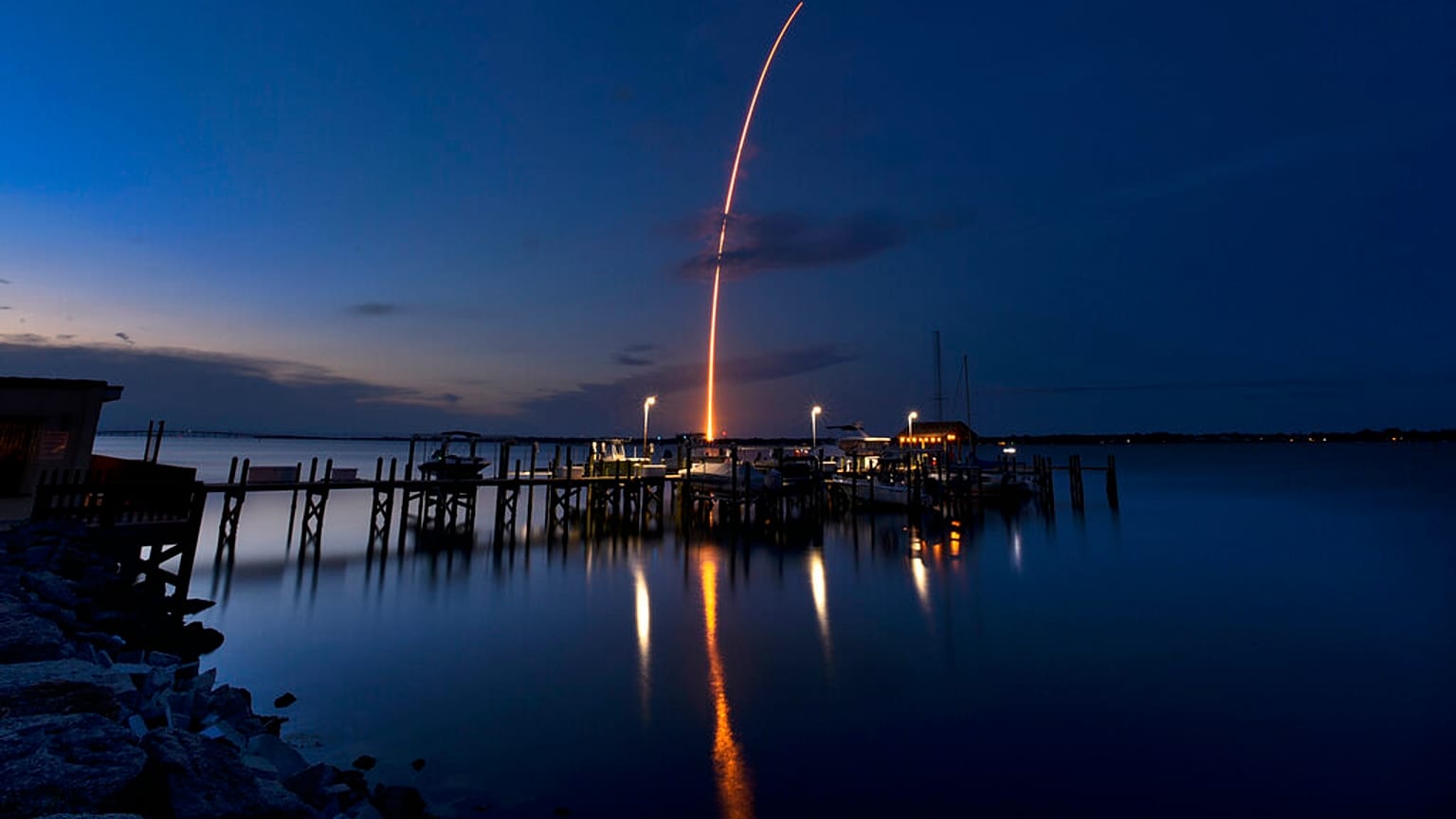 Décollage d'une fusée Falcon 9 le 14 juillet 2022