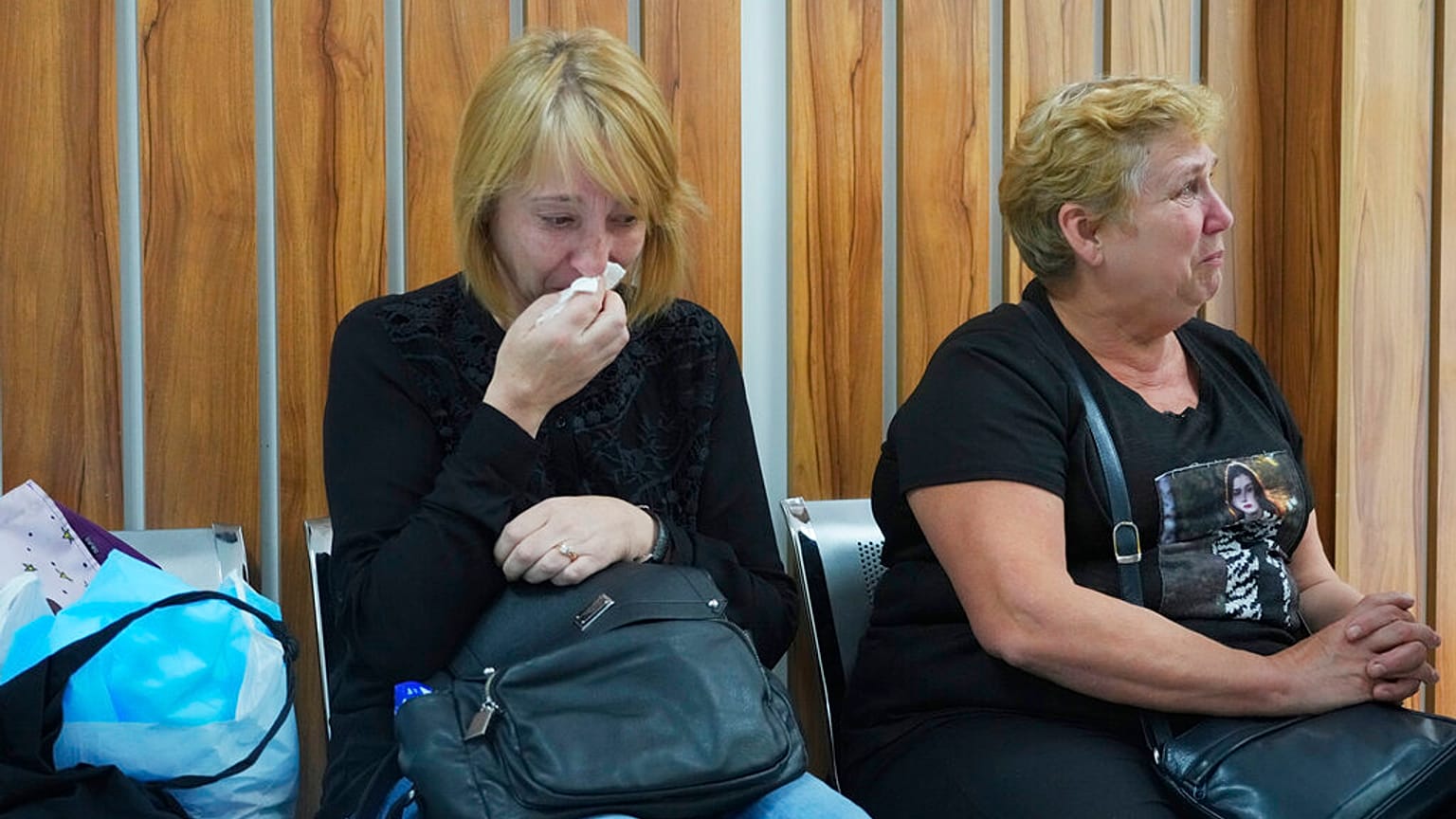 Lizas Tante Anna und eine andere Verwandte im Krankenhaus von Winnyzja