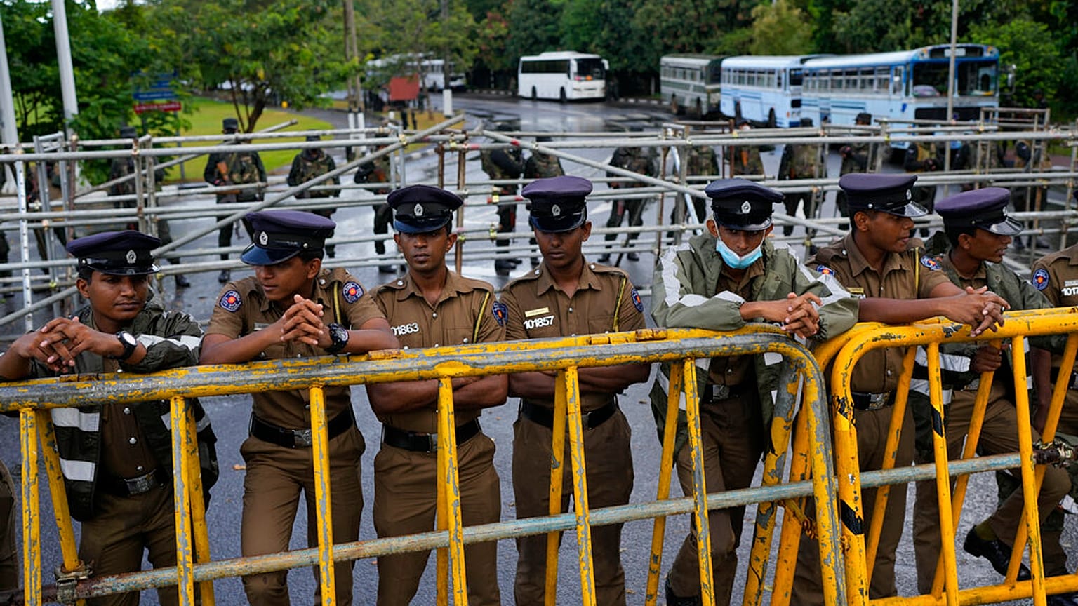 Sicherheitskräfte nach der Amtsübernahme in Colombo 