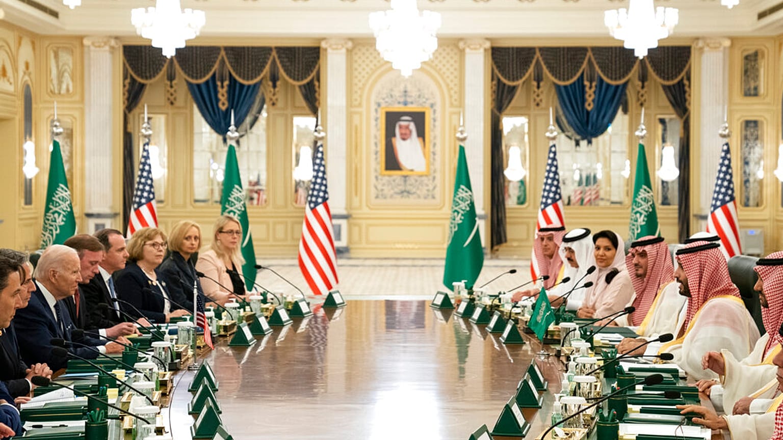 الرئيس جو بايدن يشارك في جلسة عمل مع ولي العهد السعودي محمد بن سلمان في قصر آل سلمان الملكي، الجمعة 15 يوليو 2022، في جدة
