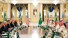 الرئيس جو بايدن يشارك في جلسة عمل مع ولي العهد السعودي محمد بن سلمان في قصر آل سلمان الملكي، الجمعة 15 يوليو 2022، في جدة