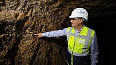 Enerji ve Tabii Kaynaklar Bakanı Fatih Dönmez, Beylikova’da 694 milyon tonluk nadir toprak elementleri rezervi bulunduğunu açıkladı.