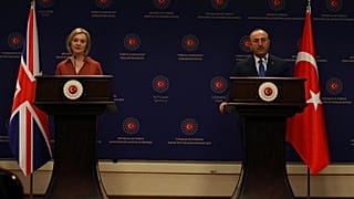 İngiliz Dışişleri Bakanı Liz Truss, Türk mevkidaşı Mevlüt Çavuşoğlu ile Ankara'da (arşiv)