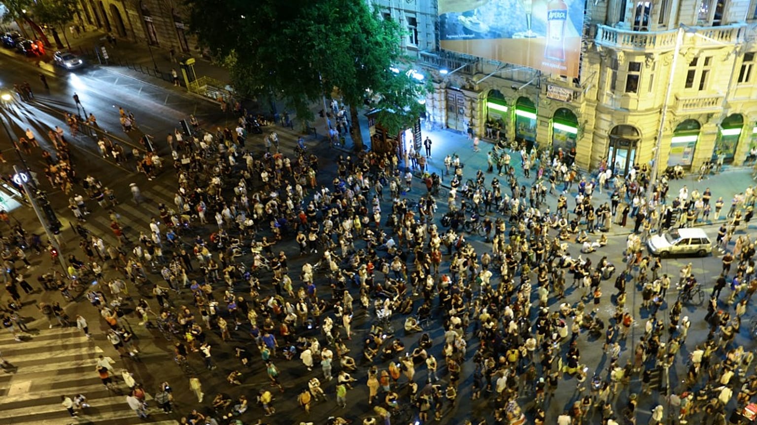 Manifestação contra reformas fiscais do governo de Viktor Orban