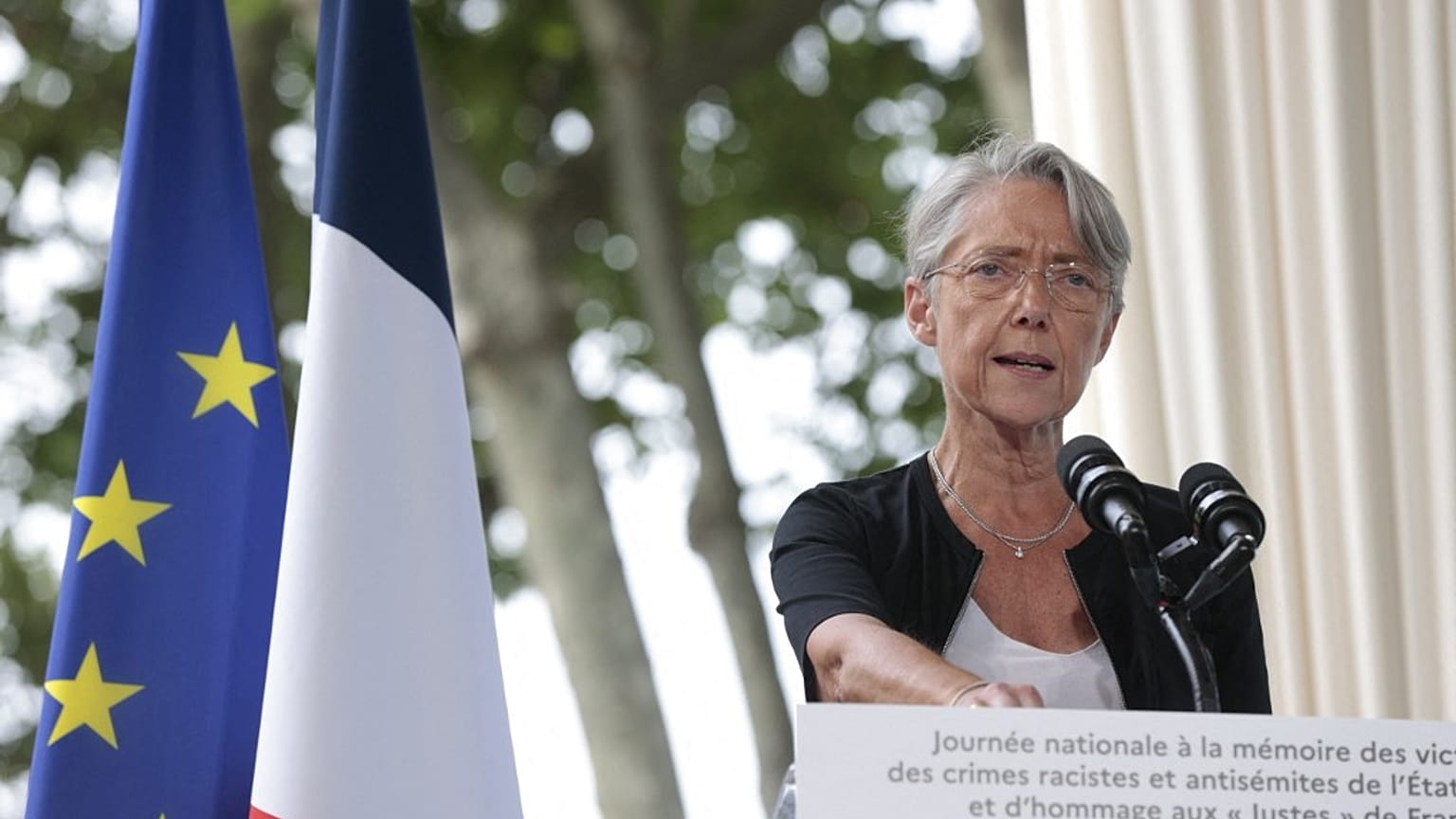 Elisabeth Borne rend hommage aux victimes de la rafle du Vél d'Hiv