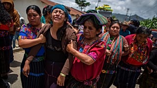 Entierro de un migrante asfixiado en un remolque en EEUU