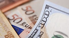 عملات ورقية من فئة 50 يورو و100 دولار