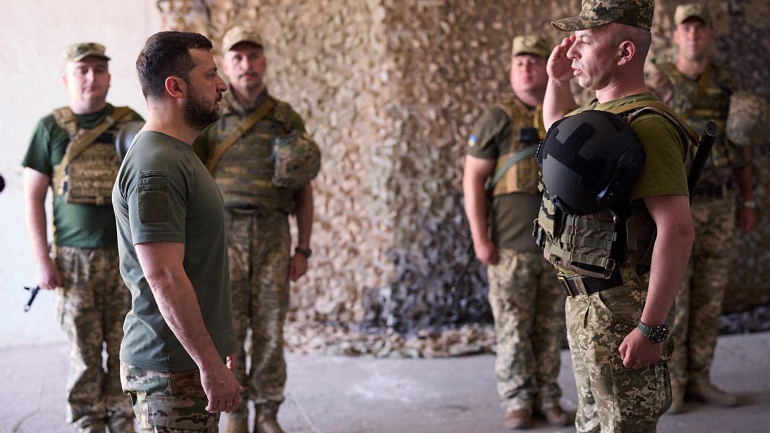 Ukrayna Devlet Başkanı Zelenskiy, istihbarat başkanı ve başsavcıyı görevden aldı