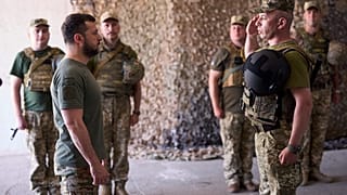 Ukrayna Devlet Başkanı Zelenskiy, istihbarat başkanı ve başsavcıyı görevden aldı