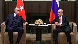 الرئيس الروسي فلاديمير بوتين مع نظيريه التركي رجب طيب إردوغان. أرشيف