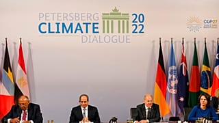Al centro il presidente egiziano e il cancelliere tedesco. Ai lati i loro ministri degli Esteri