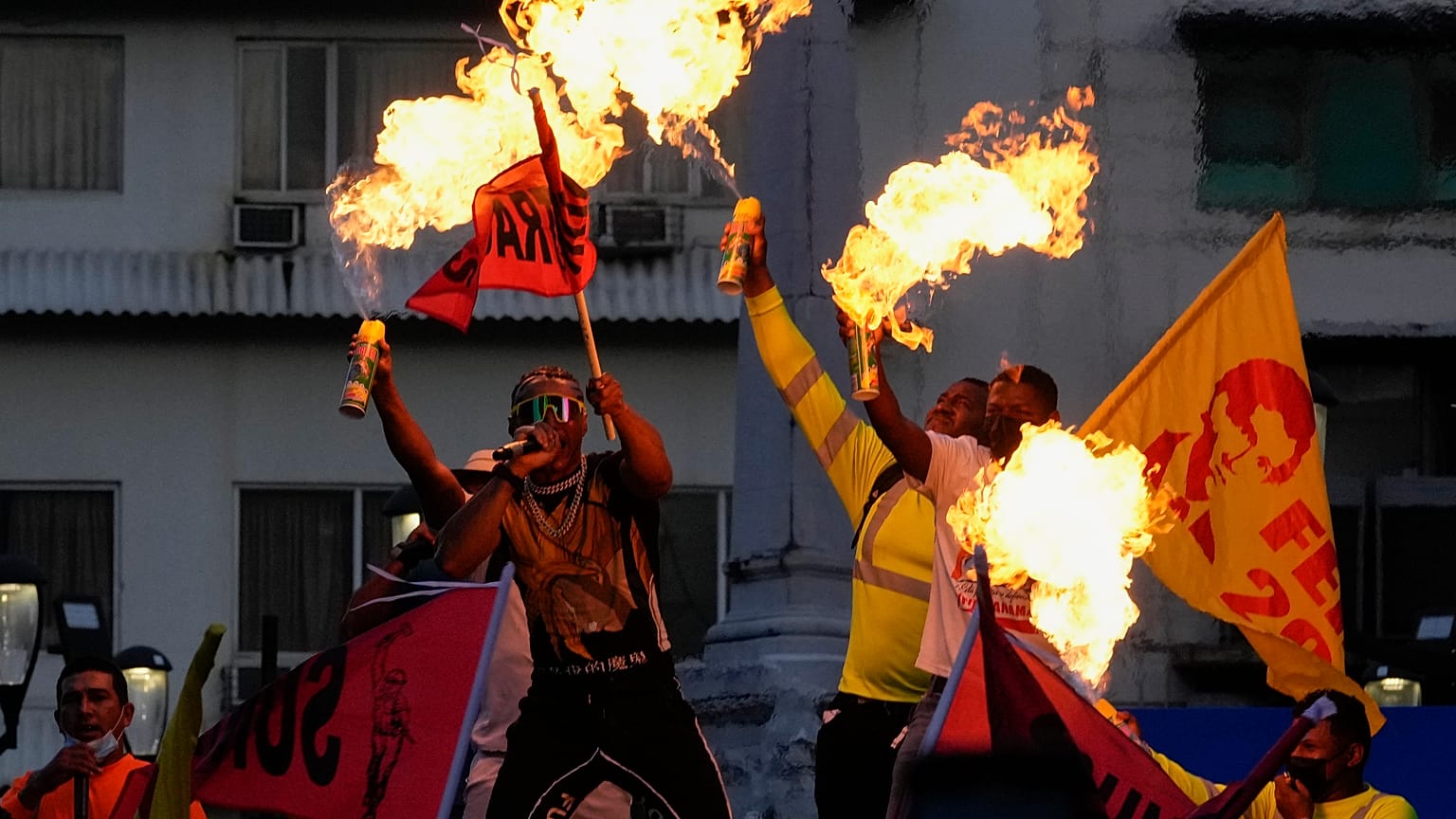 Manifestantes marchan hacia la Asamblea Nacional en Ciudad de Panamá, el martes 12 de julio de 2022. 