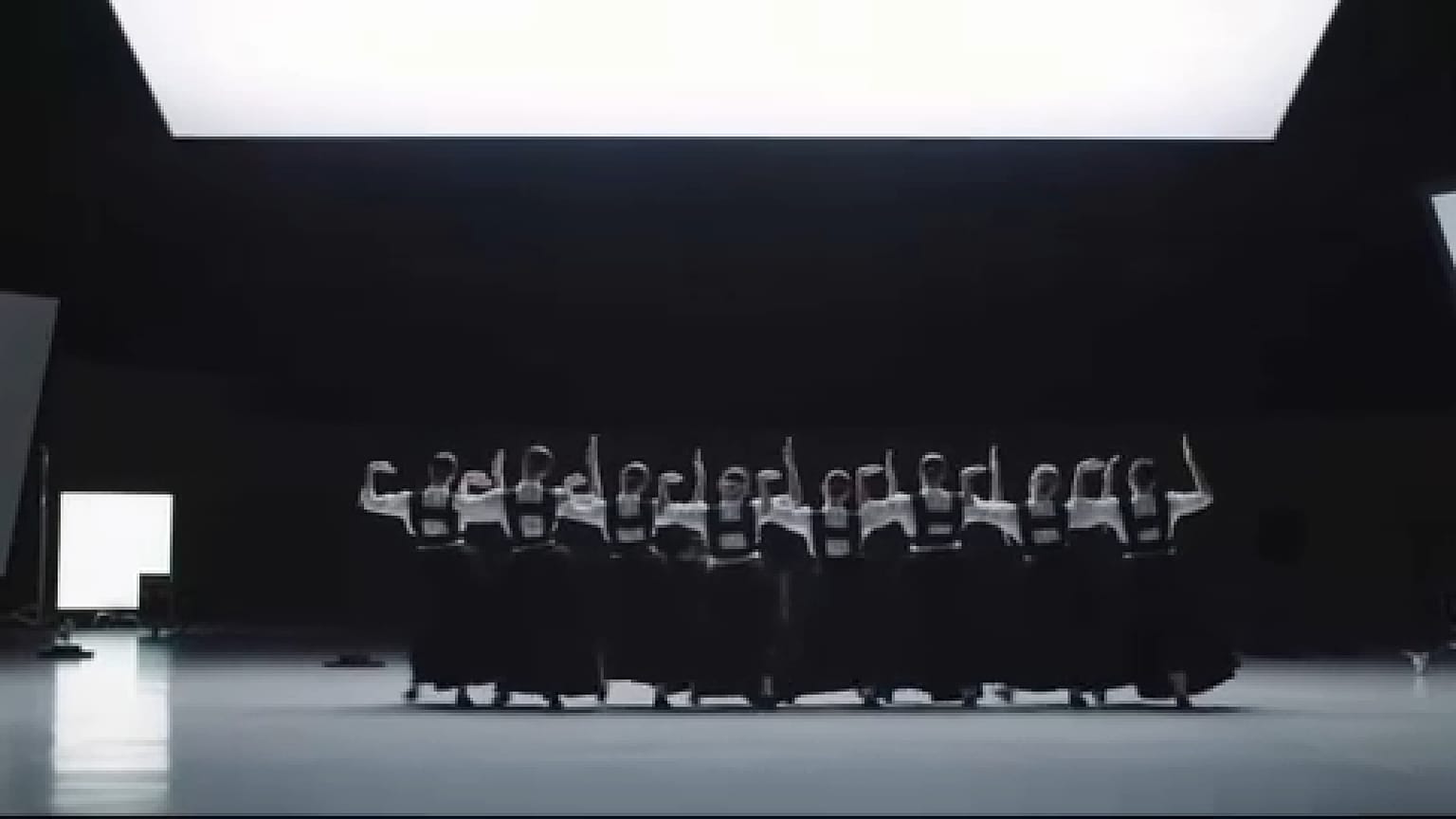 Un fermo immagine della performance Sonoma di Marcos Morau e della sua compagnia La Veronal