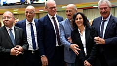 صورة تذكارية لوزيرة خارجية بلجيكية حجة لحبيب، مع عدد من وزراء خارجية دول الاتحاد الأوروبي خلال اجتماع لهم في بروكسل، 18 يوليو 2022.