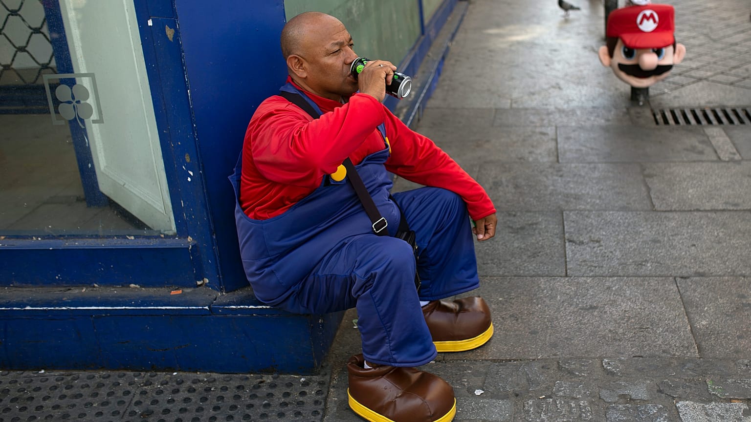 When is it too hot to work? Countries say employers have a duty of care towards their workers - but the regulation around high temperatures is vague.