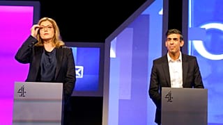 Penny Mordaunt és Rishi Sunak a brit Konzervatív Párt vezetőválasztásának tévévitáján 2022. július 17-én