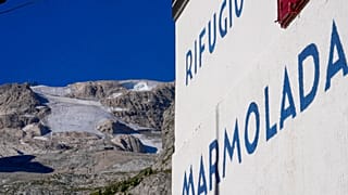 Una pared de la montaña Marmolada, en los Alpes italianos, Italia, 6/7/2022