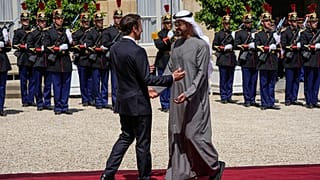 استقبال امانوئل ماکرون، رئیس‌جمهور فرانسه از محمد بن زاید، رئیس امارات عربی متحده در الیزه