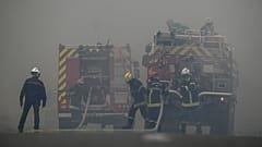 Feuerwehleute in Louchats nahe Landiras in der Gironde
