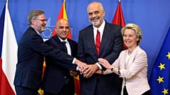 La présidente de la Commission européenne Ursula von der Leyen avec les Premiers ministres albanais et macédonien, le 19 juillet 2022.