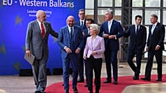 EU-Kommissionspräsidentin Ursula von der Leyen mit den Nordmazedoniens und Albaniens Premierministern