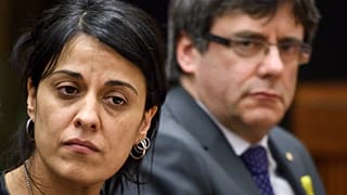 La exdiputada Anna Gabriel junto al expresidente de la Generalitat de Cataluña Carles Puigdemont en 2018