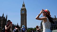 Londra pazartesi günü 41 derece sıcaklık kaydedildi. Meteoroloji tarihinde ilk kez sıcaklar sebebiyle kırmızı alarma geçti.