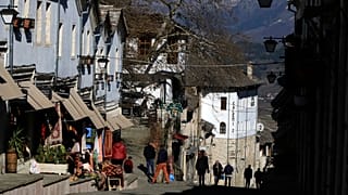 Vue d'une rue de Tirana, la capitale albanaise