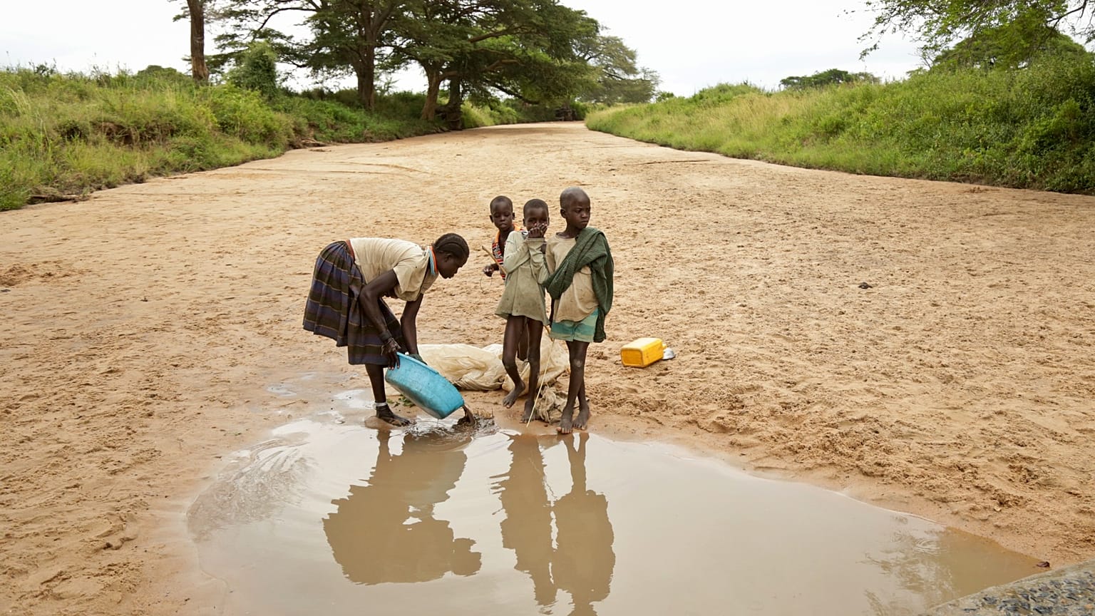 Afrika ülkesi Uganda'nın Karamoja bölgesinde yaşanan kuraklığın yol açtığı açlık, bu ay içerisinde yüzlerce kişinin ölümüne neden oldu