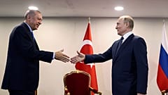 Begrüßung zwischen Recep Tayyip Erdoğan und Wladimir Putin in Teheran