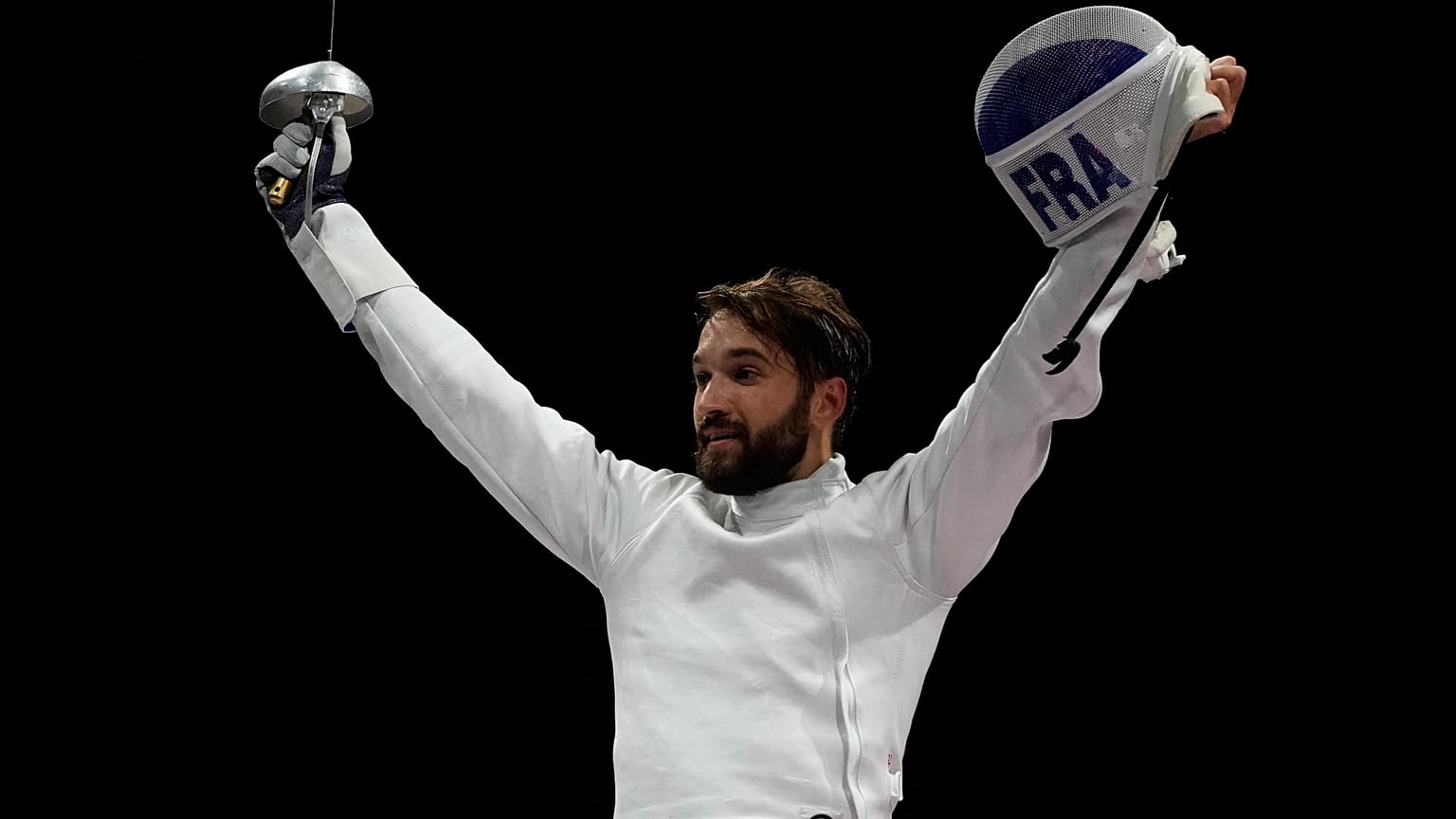 Romain Cannone, célèbre sa victoire aux JO de Tokyo, dimanche 25 juillet 2021.