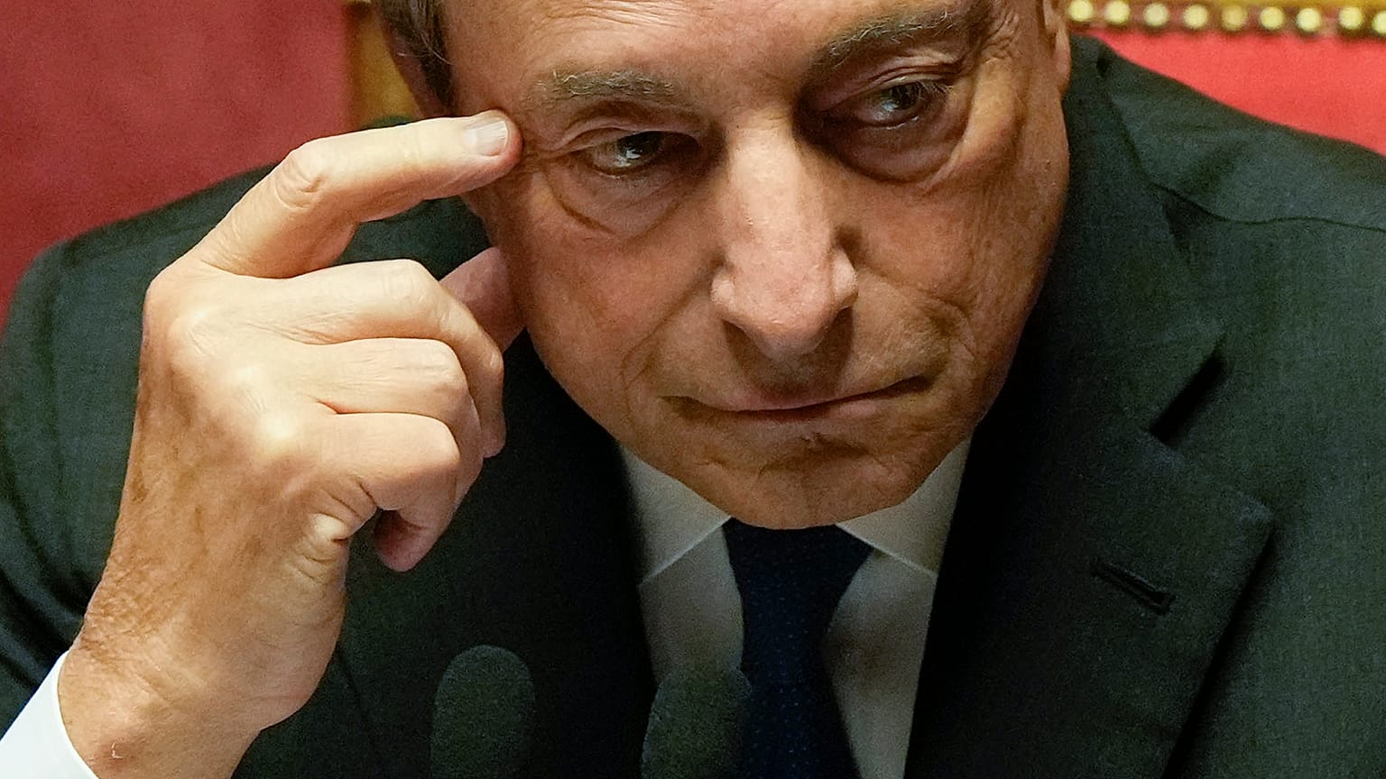 El primer ministro italiano Mario Draghi en el Parlamento, al que ha pedido unidad para mantener el Gobierno