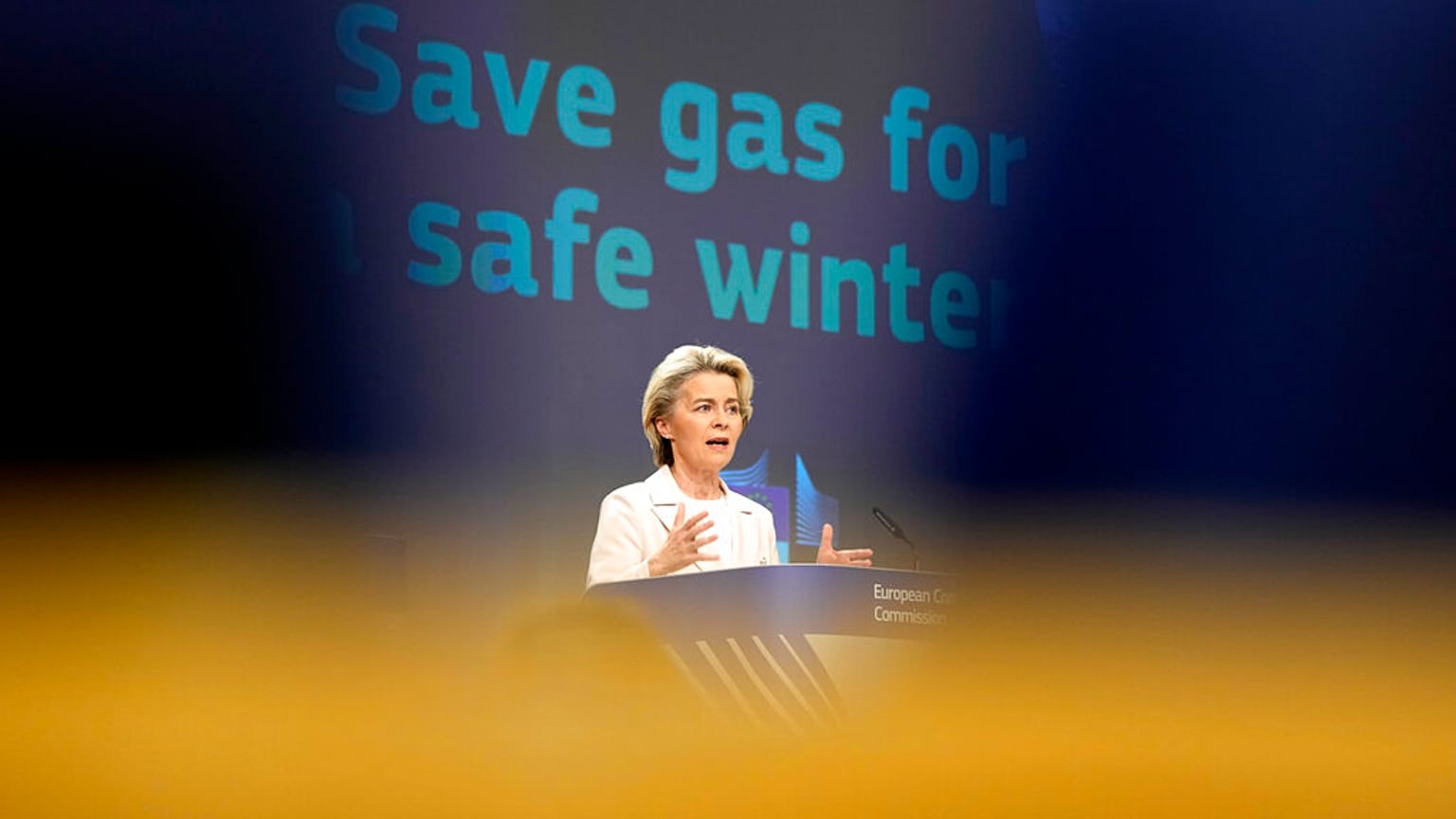 Avrupa Komisyonu Başkanı Ursula von der Leyen, Brüksel'de "Güvenli Kış İçin Gaz Tasarrufu" başlıklı paket hakkında basın toplantısı düzenledi