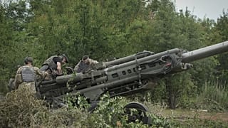 Amerikaiak által szállított M777 mozsárágyú, donyecki bevetésen
