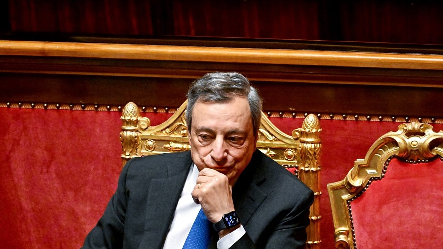 Mario Draghi başbakanlıktan istifa etti