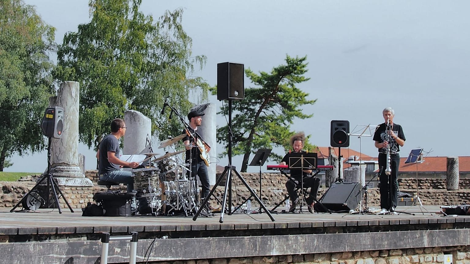 The François Dumont d’Ayot ]FD’A[ quartet.