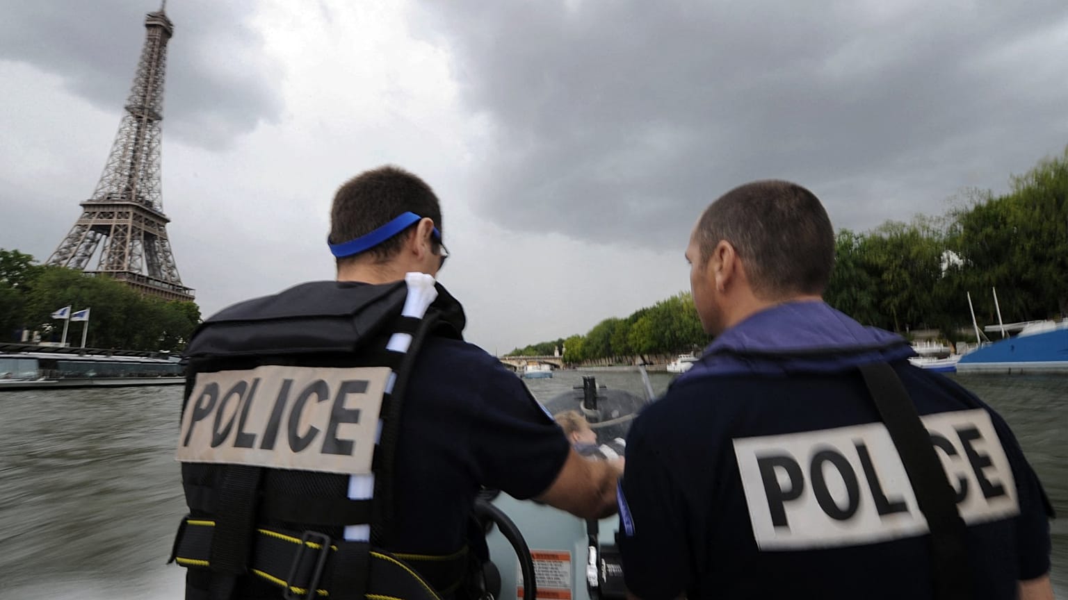 Membres de la brigade fluviale de Paris - juillet 2009