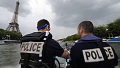 Membres de la brigade fluviale de Paris - juillet 2009