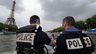 Membres de la brigade fluviale de Paris - juillet 2009