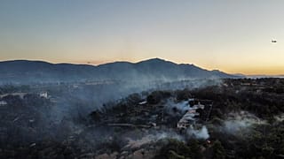 Atene, 21 luglio 2022: le fiamme sono ormai domate sulle colline a nord-est della capitale